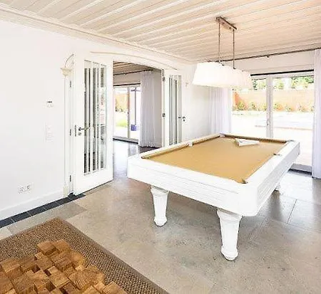 Sleeps 6 Air Con Villa