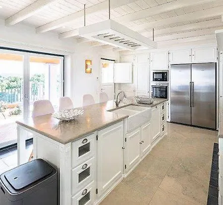 Villa Sleeps 6 Air Con *