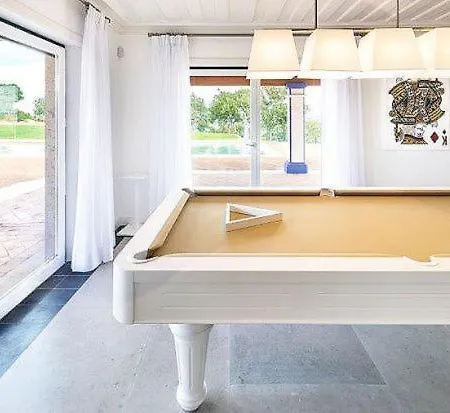 Sleeps 6 Air Con
