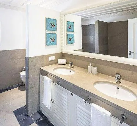 Villa Sleeps 6 Air Con Malhadais